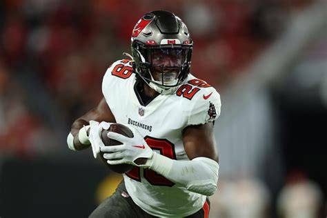 WATCH: Bucs RB Rachaad White goes airborne for 1st career NFL TD