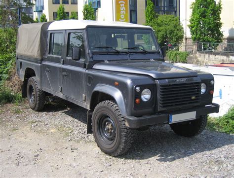 File:Land Rover Defender 130.jpg - Wikimedia Commons