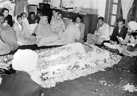 Rare Photos Of Mahatma Gandhi Funeral - MERE PIX