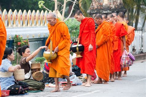 Buddhist monks | Global Comment