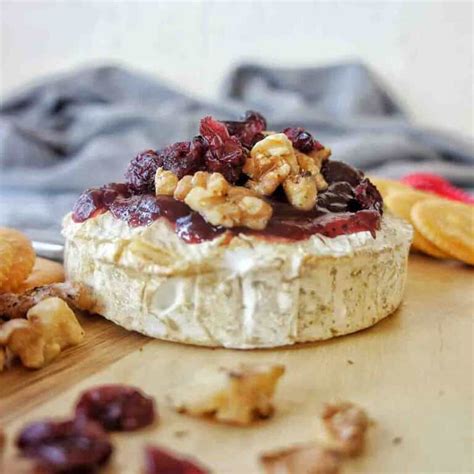 Baked Camembert with Cranberry Sauce | Sweet Caramel Sunday