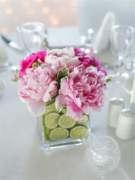 How to Choose the Right Wedding Centerpieces for Round Table?