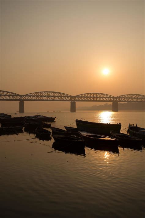 Sunrise on the Ganga river, Varanasi, India 9564021 Stock Photo at Vecteezy