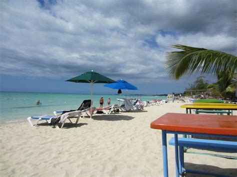 Six Great Places to Party on the Beach in Negril, Jamaica