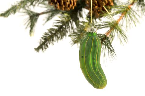 Your Pickle Ornament's Meaning Is Surprisingly Complex | Tradizioni natalizie, Ornamenti ...