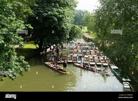 Oxford punting at River cherwell, England Stock Photo - Alamy