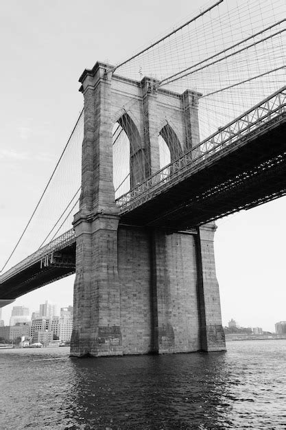 Premium Photo | Brooklyn bridge black and white