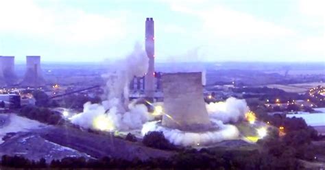 Watch: Didcot power station cooling towers demolished with huge explosion - Mirror Online