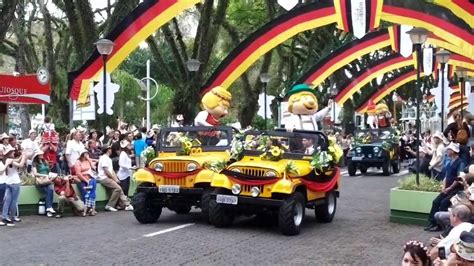 Oktoberfest Santa Cruz do Sul 2013 - Desfile temático - YouTube