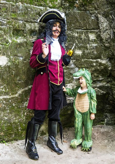 Deluxe Captain Hook Costume for Adults