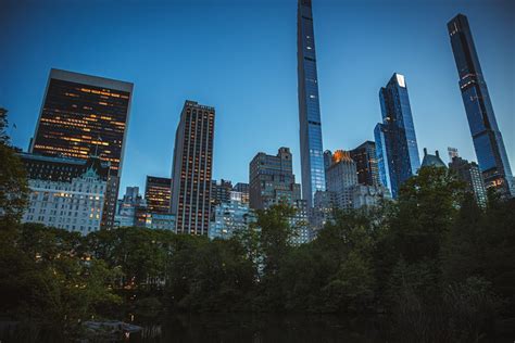 A city skyline at night photo – Free New york Image on Unsplash