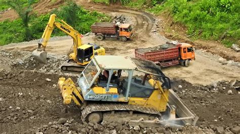 Digger Excavators Trucks Digging Dirt On The Dam Construction Bendungan ...