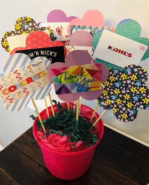 How to Make a Gift Card Bouquet for Teachers - Glitter On A Dime