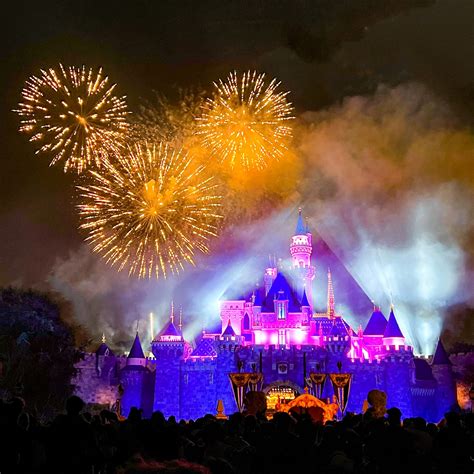 Disneyland Fireworks 2022 Guide Disneyland Fireworks, Disneyland ...