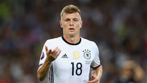 Toni Kroos extends Real Madrid contract until 2022 | Football News | Sky Sports