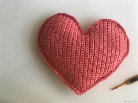 Heart Pillow Crochet Tutorial – Gratia Project