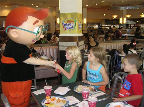 Disney Character Collection: Hollywood & Vine Character meal