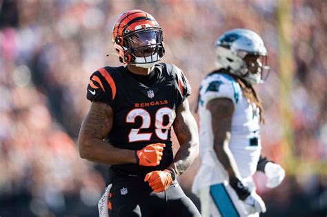 Watch Joe Mixon become the first player in Bengals history with five touchdowns in a game vs ...