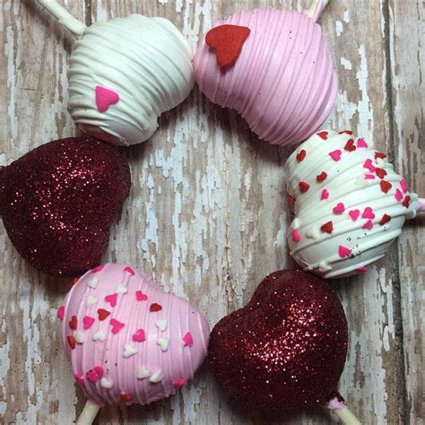 Valentine's Day Cake Pops | POPSUGAR Moms