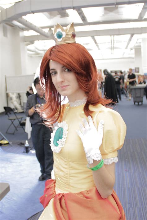 Princess Daisy - Super Mario Bros Cosplay - 10 - Obsolete Gamer