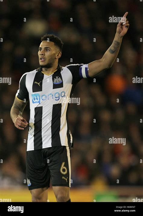 Newcastle United's Jamaal Lascelles Stock Photo - Alamy