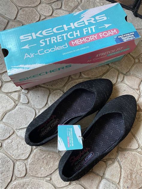 Skechers Shoes, Women's Fashion, Footwear, Flats on Carousell