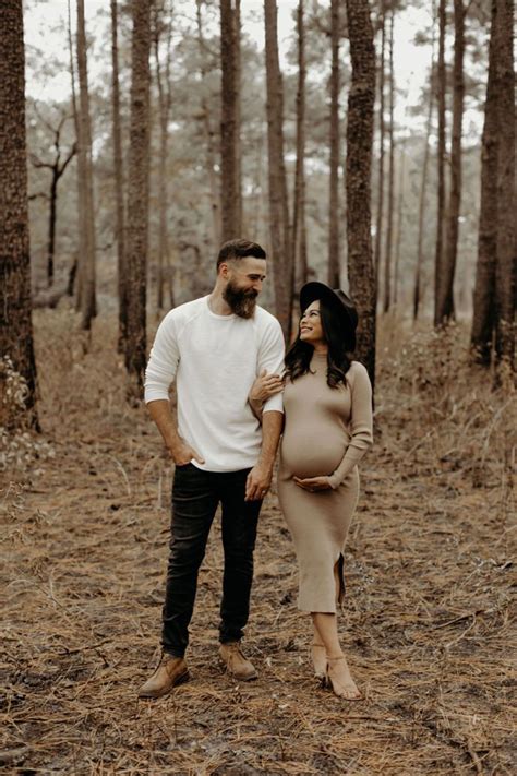 Fall Neutral Maternity Shoot in 2022 | Maternity photography poses ...