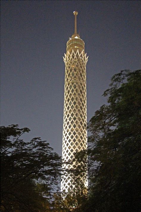 the viewing deck: Sightseeing above the Cairo Tower at Night