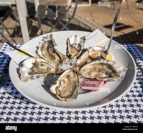 Arcachon Oysters High Resolution Stock Photography and Images - Alamy