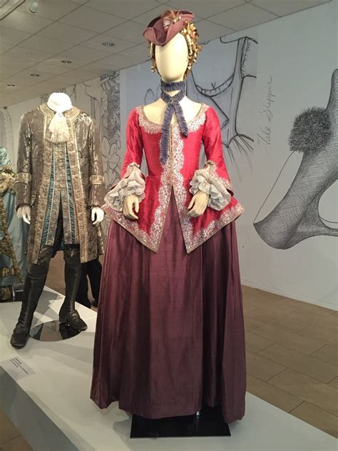 27 Facts About The "Outlander" Costumes You Probably Never Knew