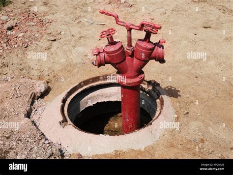 old fire hydrant Stock Photo - Alamy