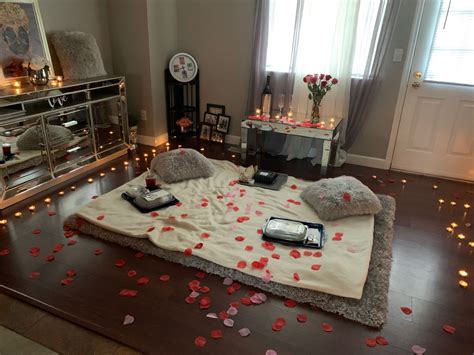 Indoor romantic picnic | Romantic surprise, Romantic home dates, Romantic picnics