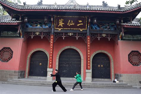 Teaching tai-chi in Culture Park, Chengdu, Sichuan [6000x4000] : r/ChinaPics