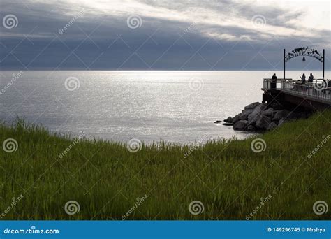 Sunset Over Lake Erie at Euclid Beach Park Stock Image - Image of blue, wave: 149296745