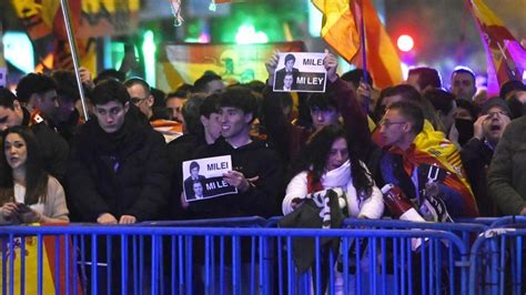 Detenida una mujer por desobediencia en la manifestación de Ferraz que ...