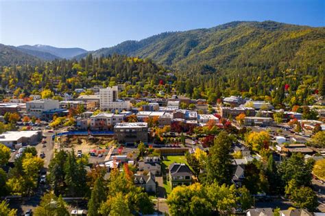 15 Towns Similar to Ashland, Oregon - JourneyJunket