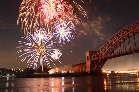 PHOTOS: Early Independence Day fireworks light up the night in Bayside and Astoria - QNS.com