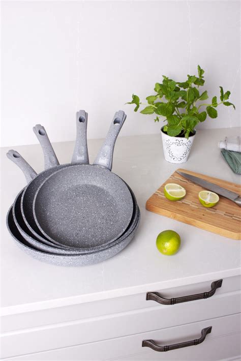 Stone Frying Pan with Lid | Berretti