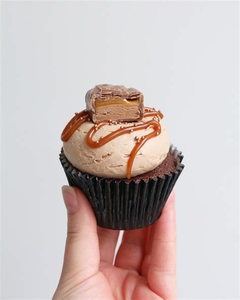 Mars Bar Cupcakes Bake Sale Desserts, Cookie Desserts, Barre Mars, Mars ...