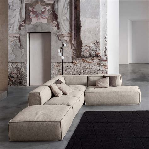 Designer Mauro Lipparini heeft deze luxe sofa, Peanut B, voor het Italiaanse merk Bonaldo ...