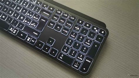 Logitech MX Keys, análisis: el teclado que se ilumina al acercar las manos