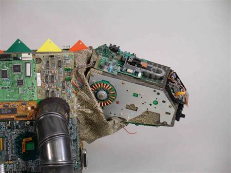 Computer Parts Sculptures (35 photos) | KLYKER.COM