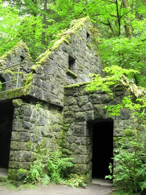 The Awesome Hike In Portland That Will Take You Straight To An Abandoned Castle | Hidden places ...