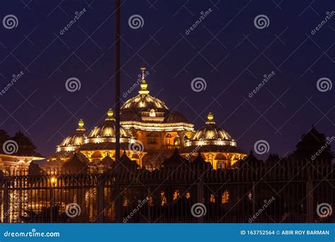 Night View of Akshardham or Swaminarayan Akshardham Complex. Stock Photo - Image of guinness ...