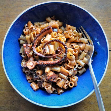 Stewed Octopus with pasta - ManaCooks