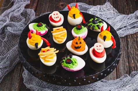 Halloween Deviled Eggs - Dish 'n' the Kitchen