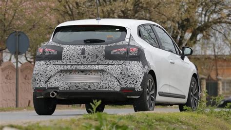 Renault Clio Facelift (2023) Spotted Testing | The Automotive India