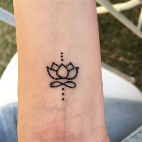 Pin by Sadie perez-martz on Tattoos in 2020 | Simple henna tattoo, Henna tattoo designs simple ...