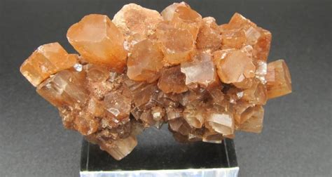 Crystals for sleep, 8 best gems for nightmares, insomnia, anxiety & dreams