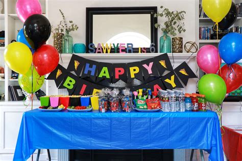 Go Go Power Rangers! How to Throw a Mighty Morphin' Power Rangers-Themed Birthday Party - Fab ...